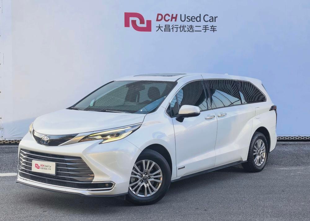 Toyota Sienna 2021 — фото автомобиля