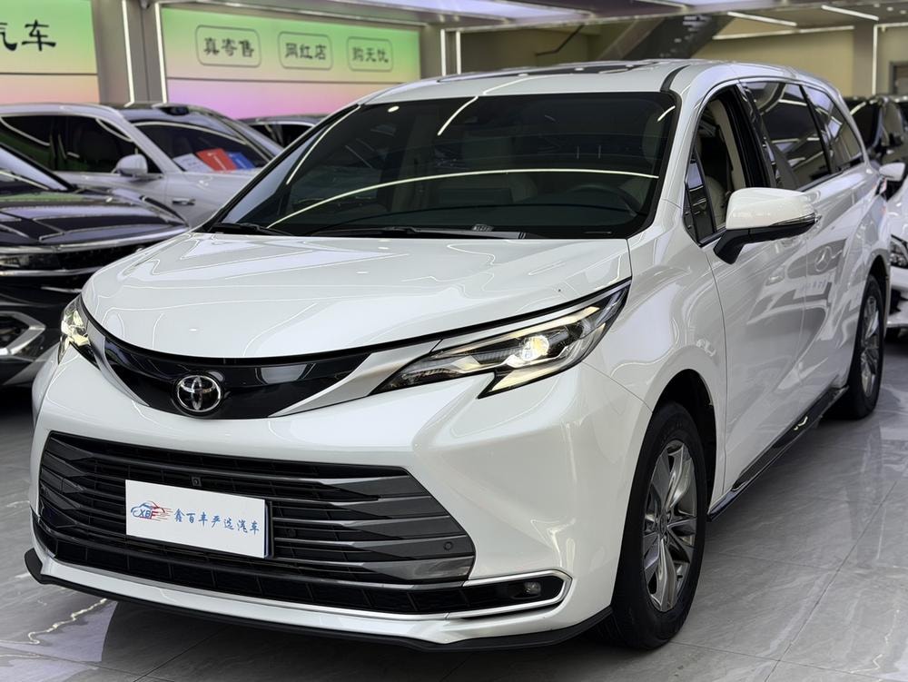 Toyota Sienna 2026 — фото автомобиля 1