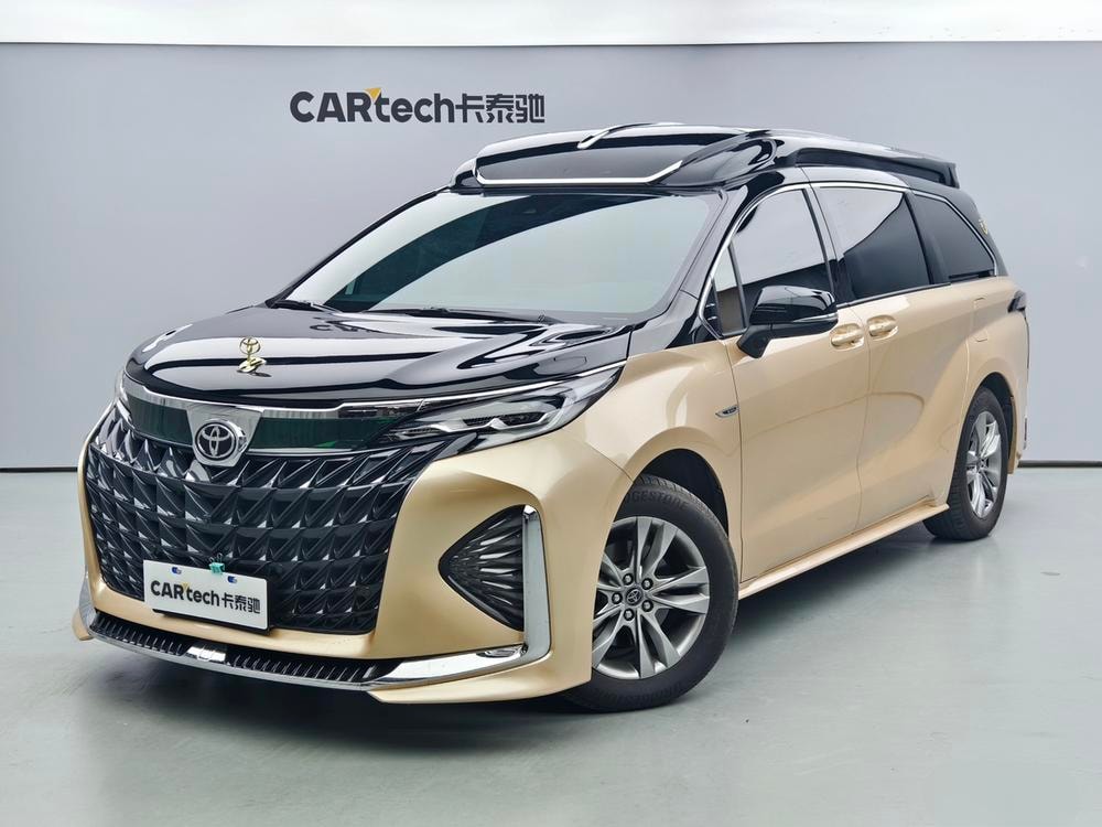 Toyota Sienna 2024 — фото автомобиля