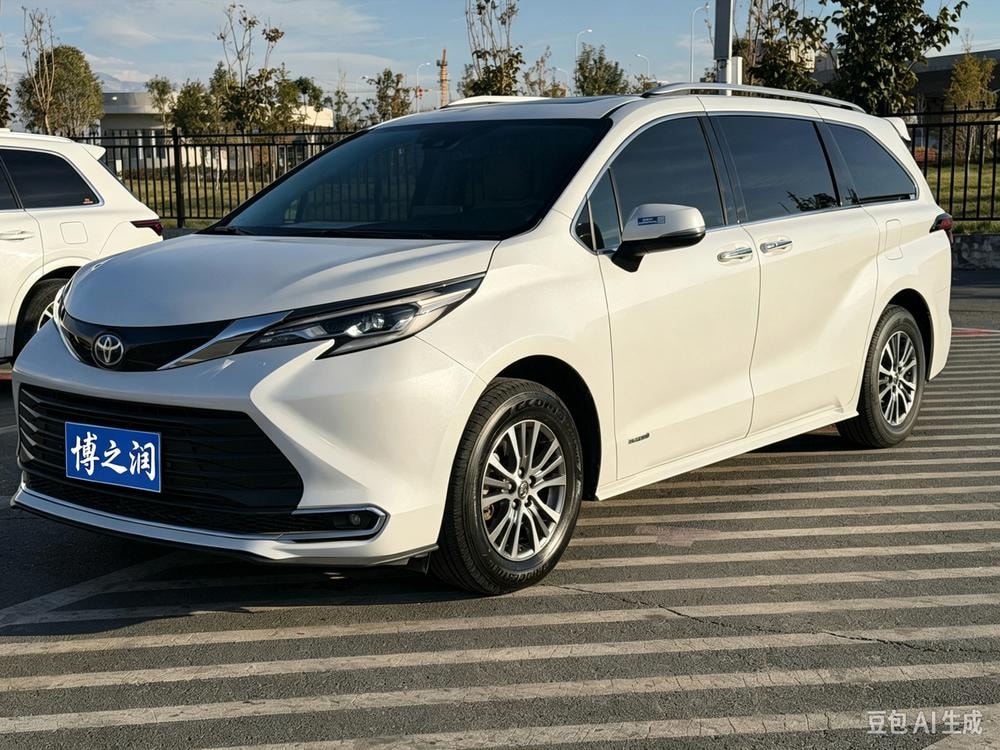 Toyota Sienna 2021 — фото автомобиля