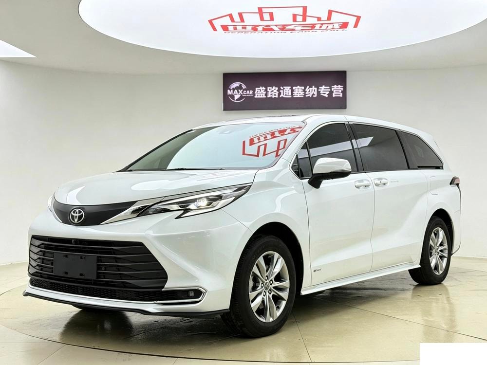 Toyota Sienna 2024 — фото автомобиля 1
