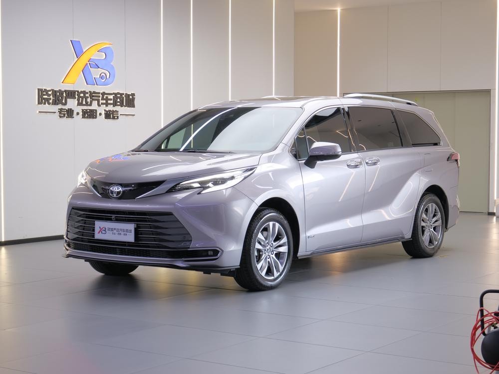 Toyota Sienna 2024 — фото автомобиля 1