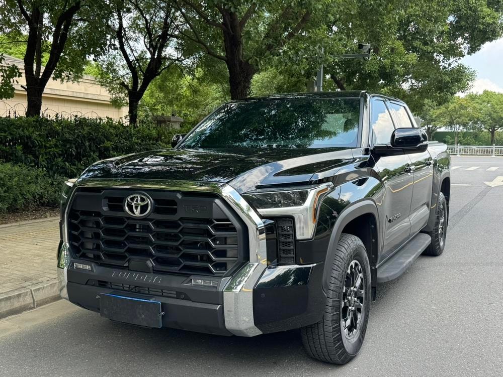 Toyota Tundra 2025 — фото автомобиля