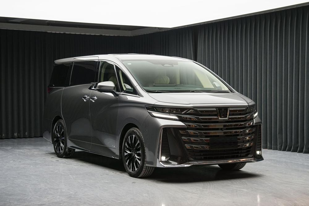 Toyota Vellfire 2023 — фото автомобиля