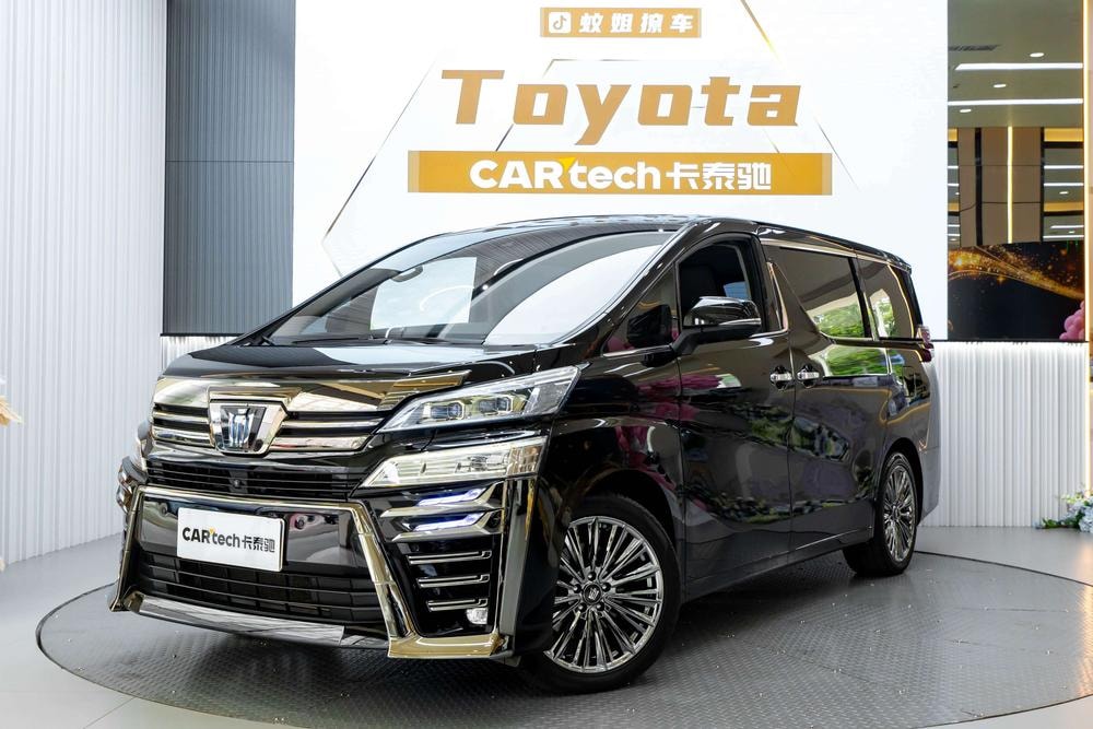 Toyota Vellfire 2023 — фото автомобиля