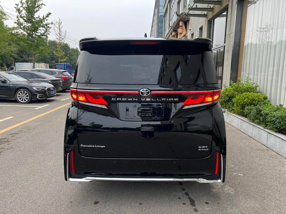 Toyota Vellfire 2023 — фото автомобиля