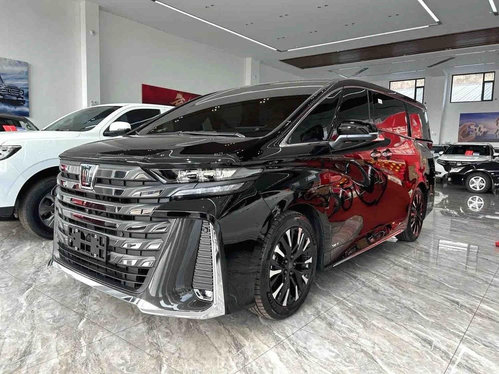 Toyota Vellfire 2025 — фото автомобиля