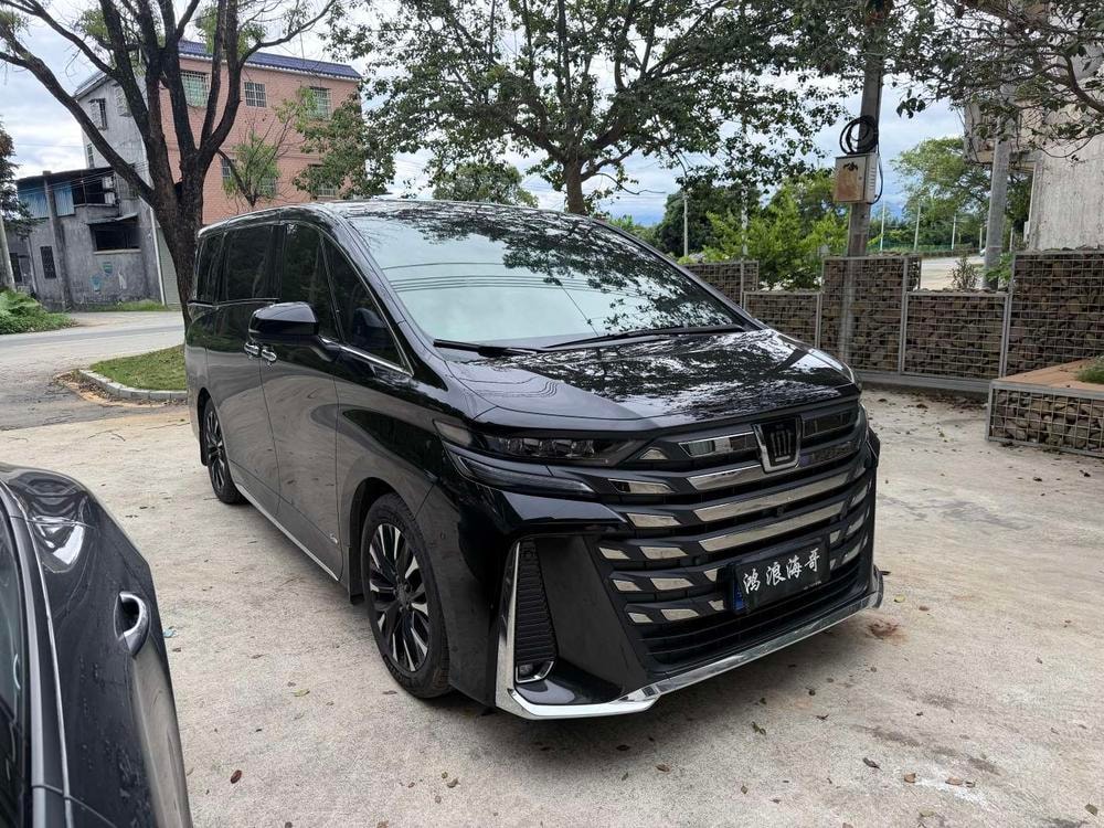 Toyota Vellfire 2025 — фото автомобиля