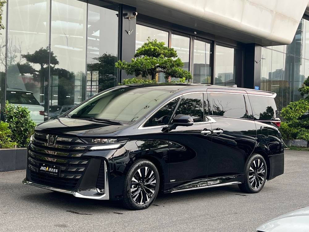 Toyota Vellfire 2024 — фото автомобиля