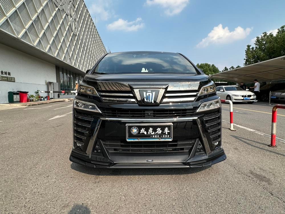Toyota Vellfire 2023 — фото автомобиля