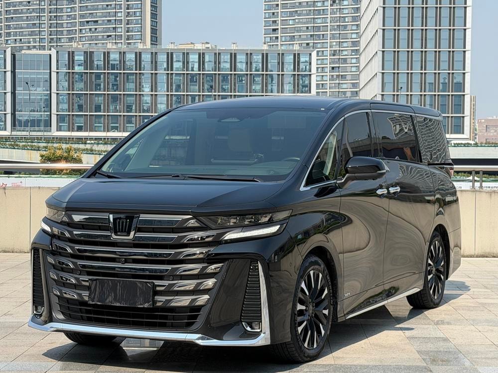 Toyota Vellfire 2023 — фото автомобиля 1