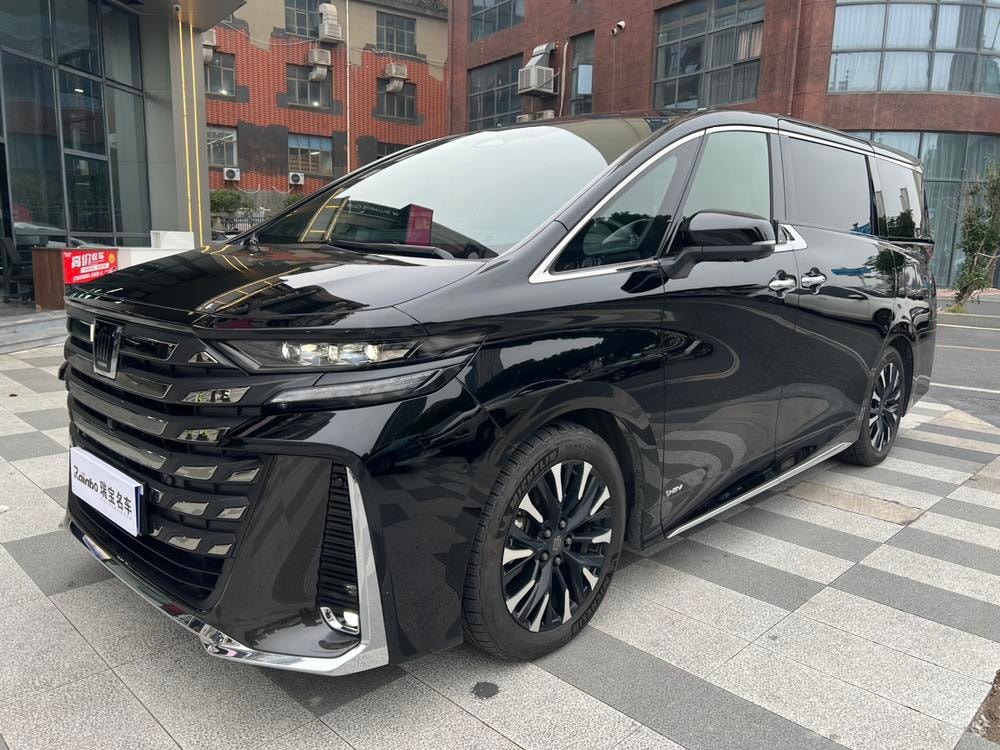 Toyota Vellfire 2023 — фото автомобиля