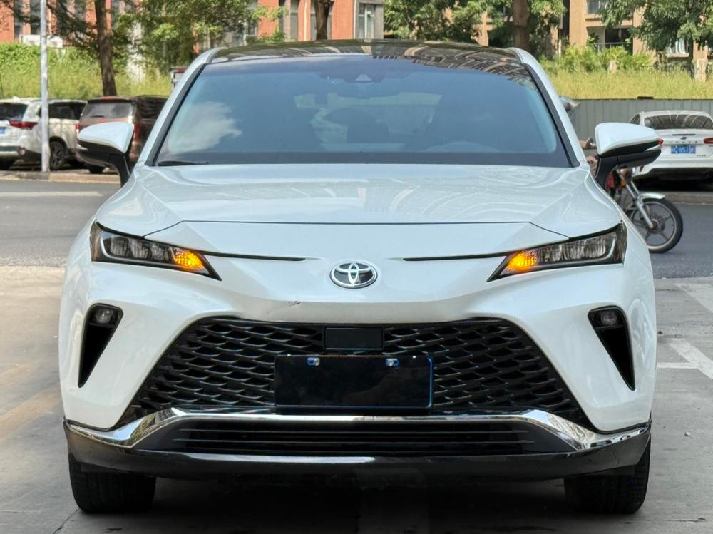 Toyota Venza 2023 — фото автомобиля