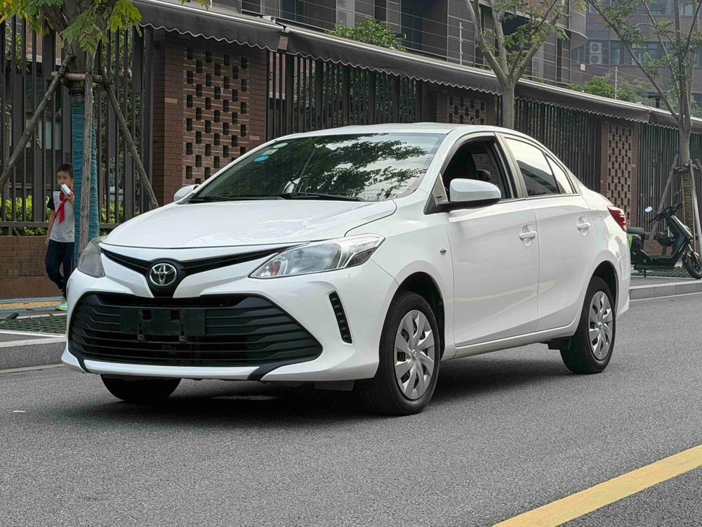 Toyota Vios 2017 — фото автомобиля 1
