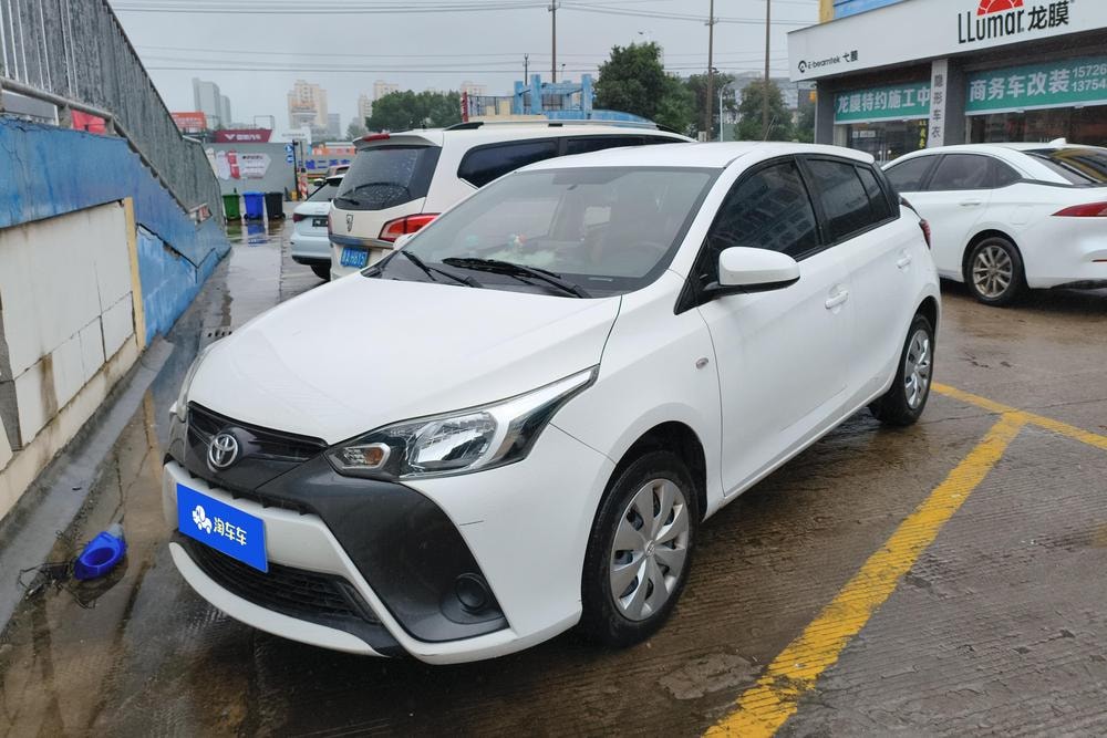 Toyota Yaris L 2021 — фото автомобиля
