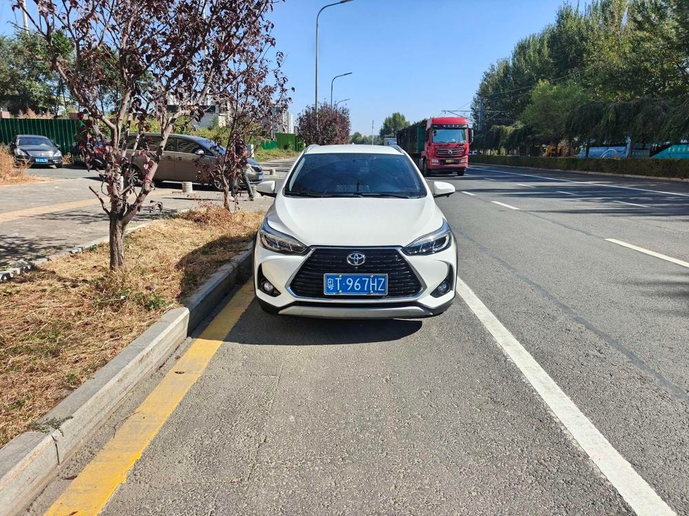 Toyota Yaris L 2022 — фото автомобиля
