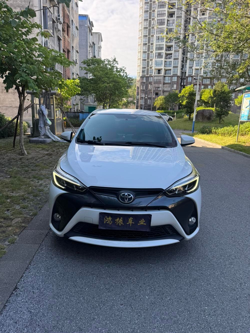 Toyota Yaris L 2021 — фото автомобиля