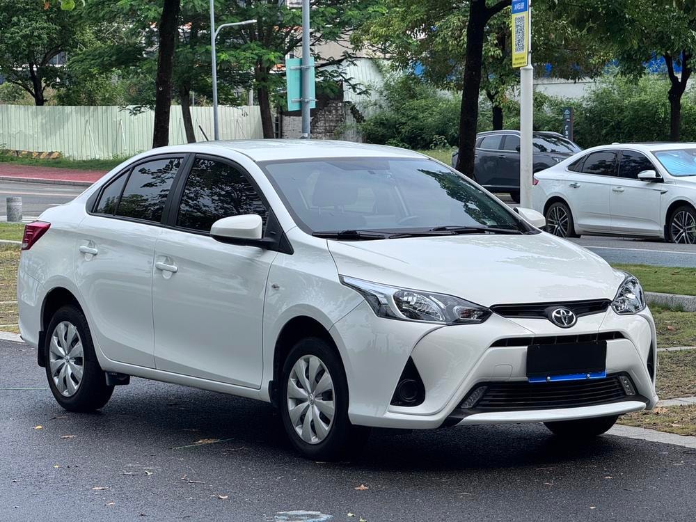Toyota Yaris L Sedan 2020 — фото автомобиля 1