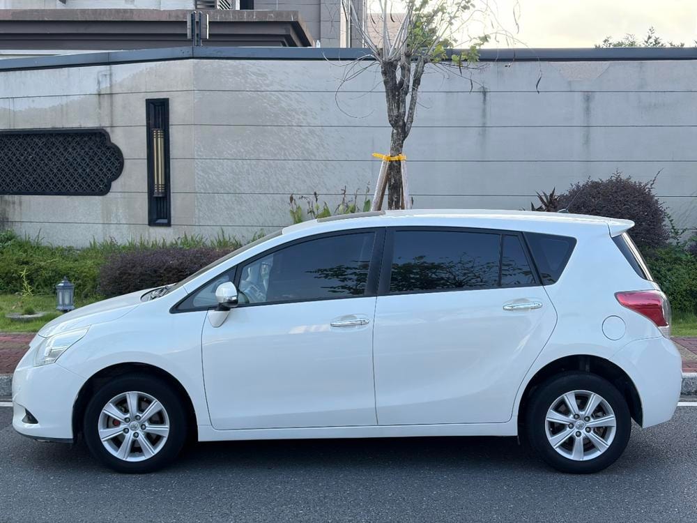 Toyota Yizhi 2014 — фото автомобиля