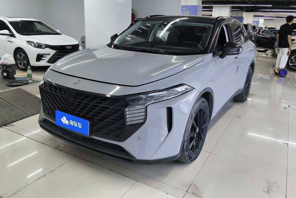 Venucia Big V 2022 — фото автомобиля 1