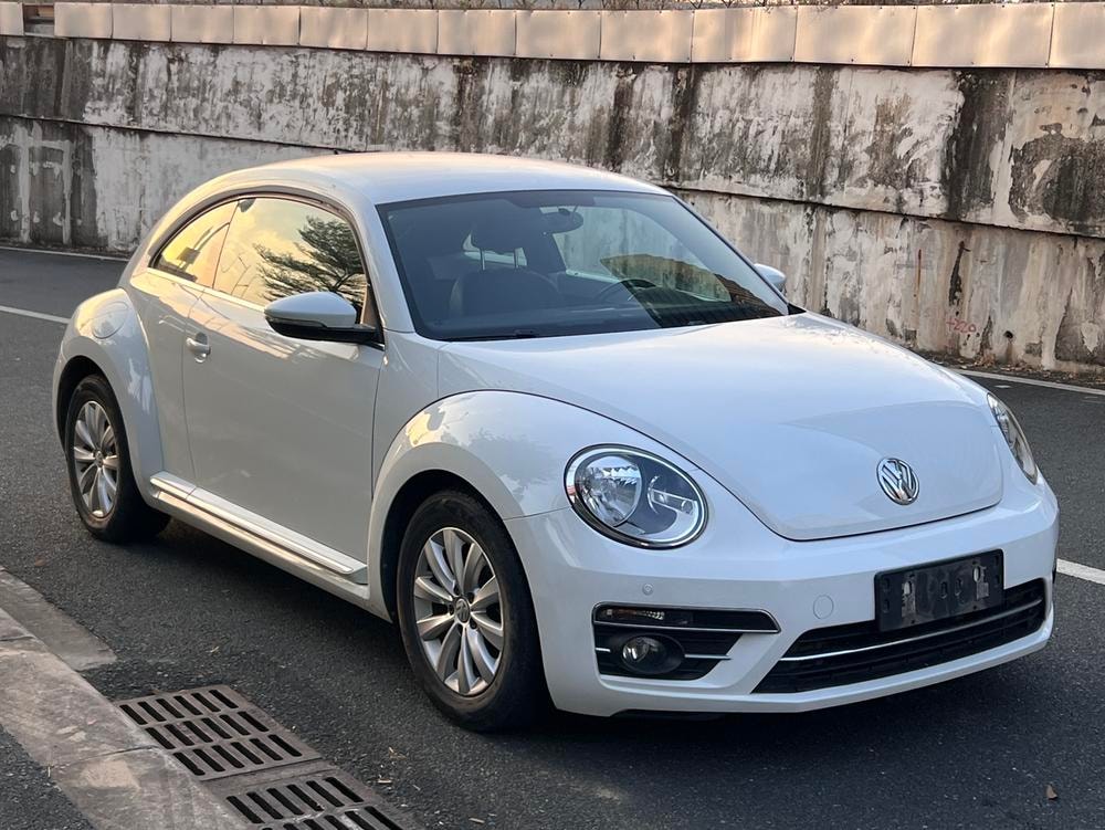 Volkswagen Beetle 2018 — фото автомобиля