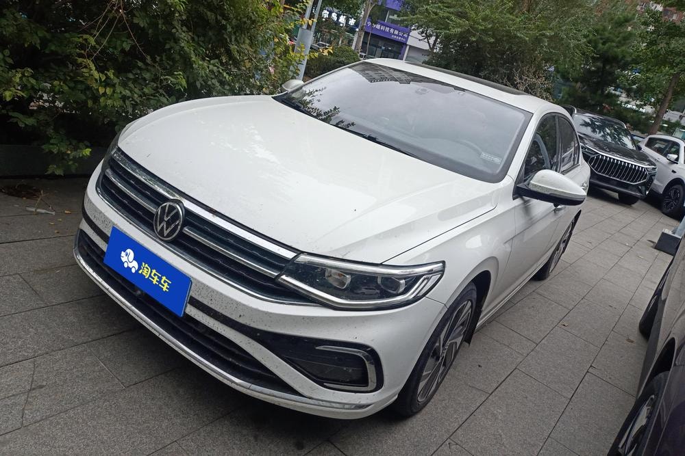 Volkswagen Bora 2023 — фото автомобиля 1