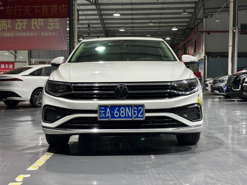 Volkswagen Bora 2023 — фото автомобиля 1