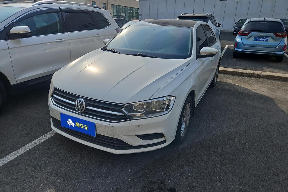 Volkswagen Bora 2018 — фото автомобиля 1