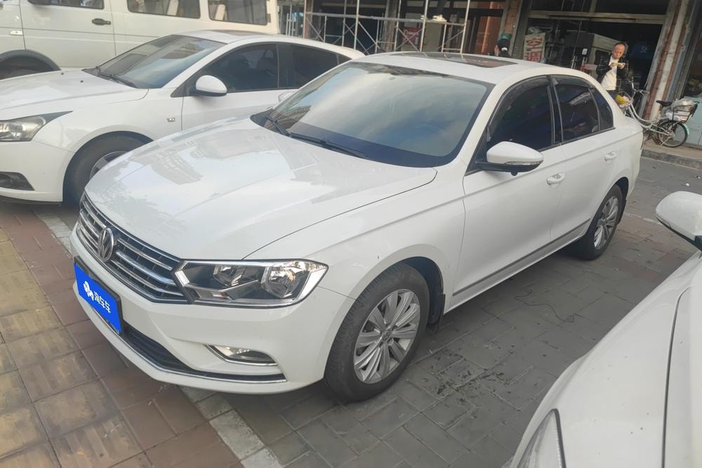 Volkswagen Bora 2018 — фото автомобиля 1