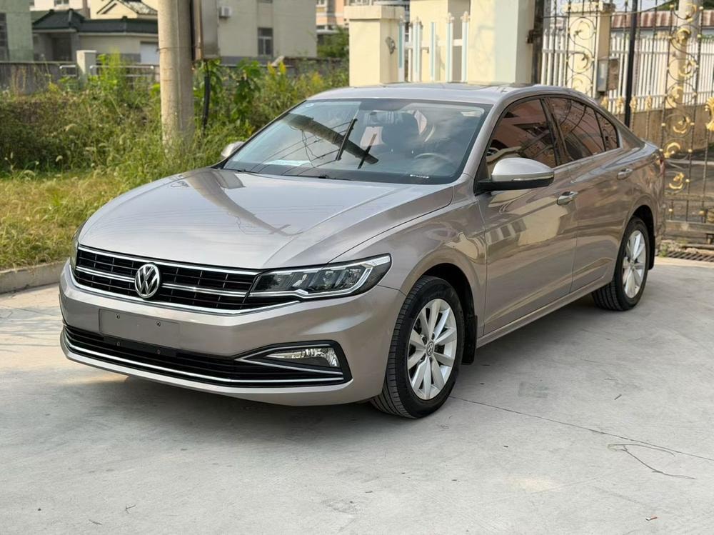 Volkswagen Bora 2019 — фото автомобиля