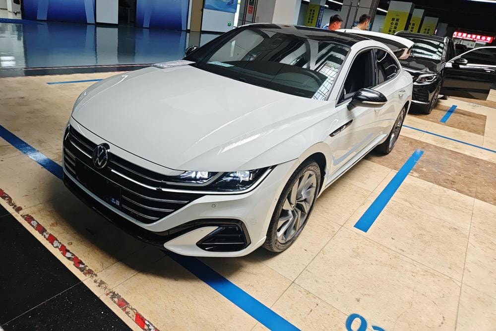 Volkswagen CC 2021 — фото автомобиля