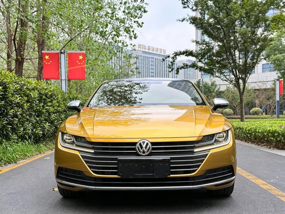 Volkswagen CC 2019 — фото автомобиля 1