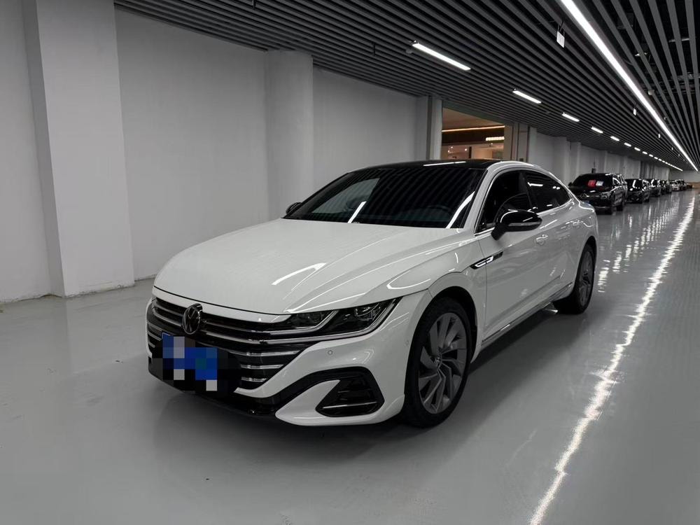 Volkswagen CC 2023 — фото автомобиля 1