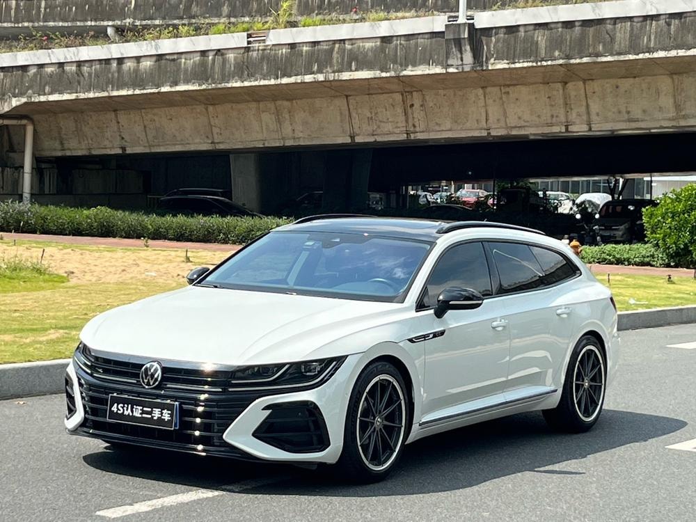 Volkswagen CC 2023 — фото автомобиля 1