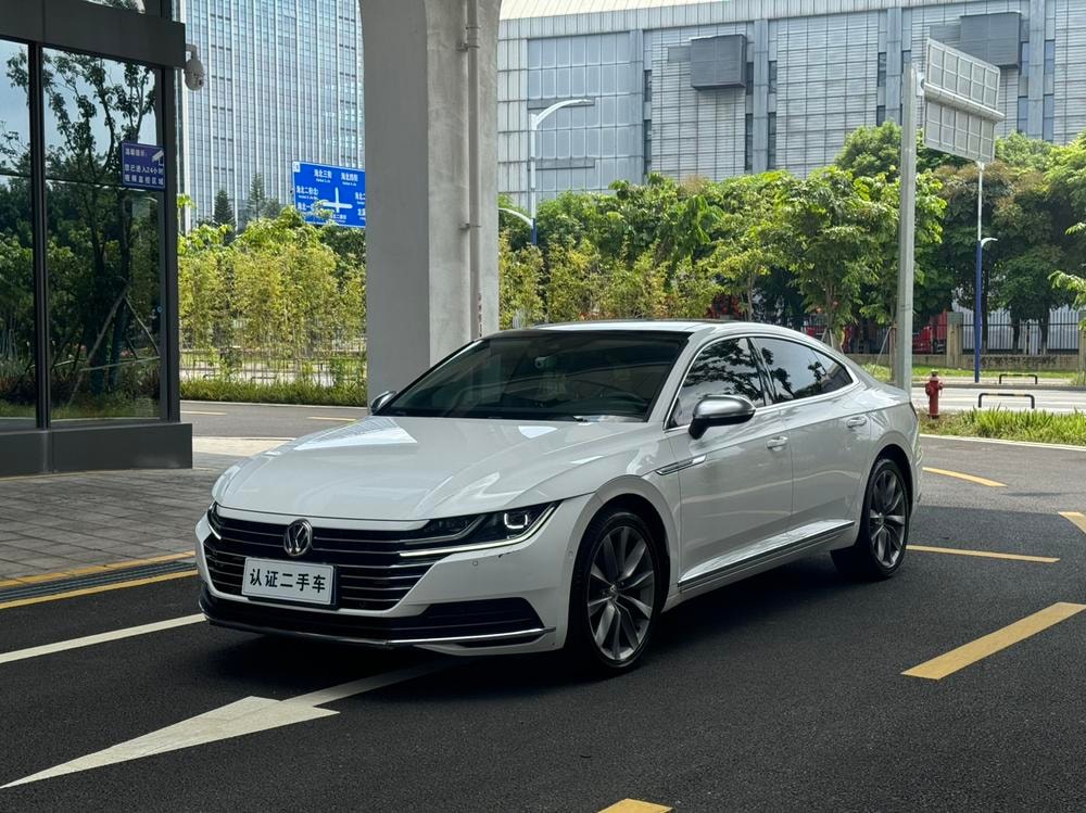 Volkswagen CC 2019 — фото автомобиля 1