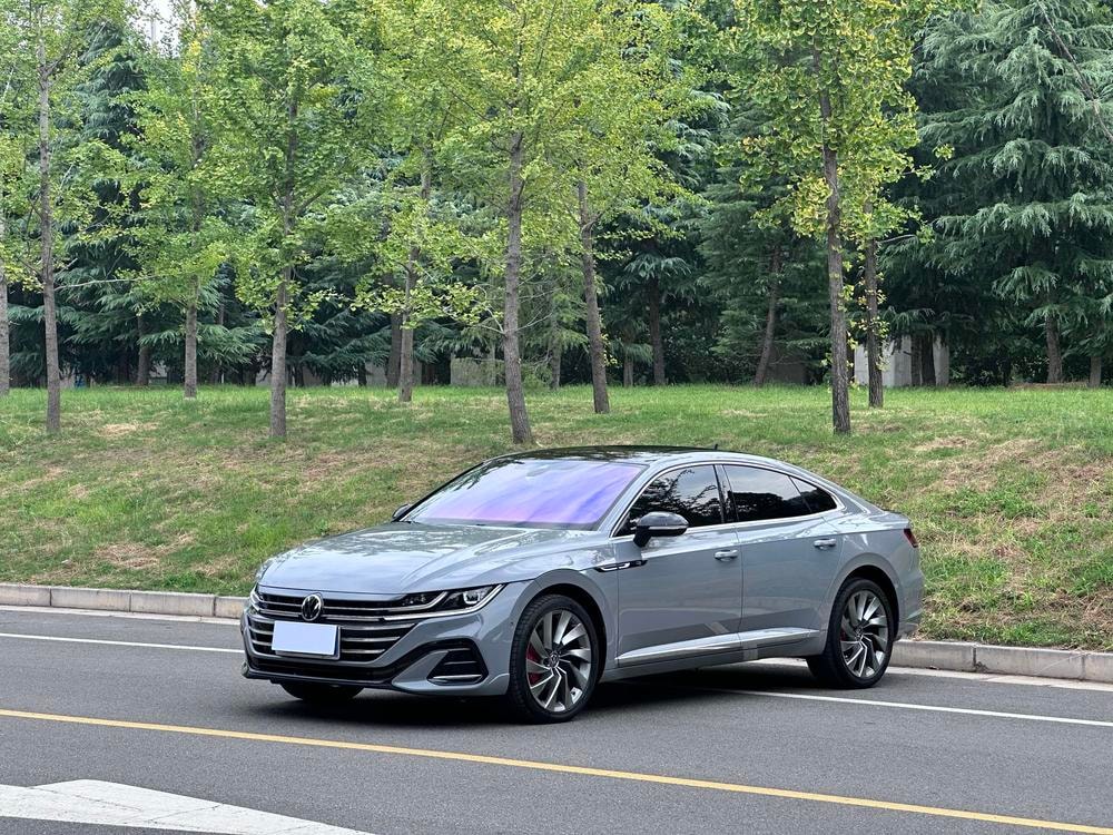 Volkswagen CC 2023 — фото автомобиля 1