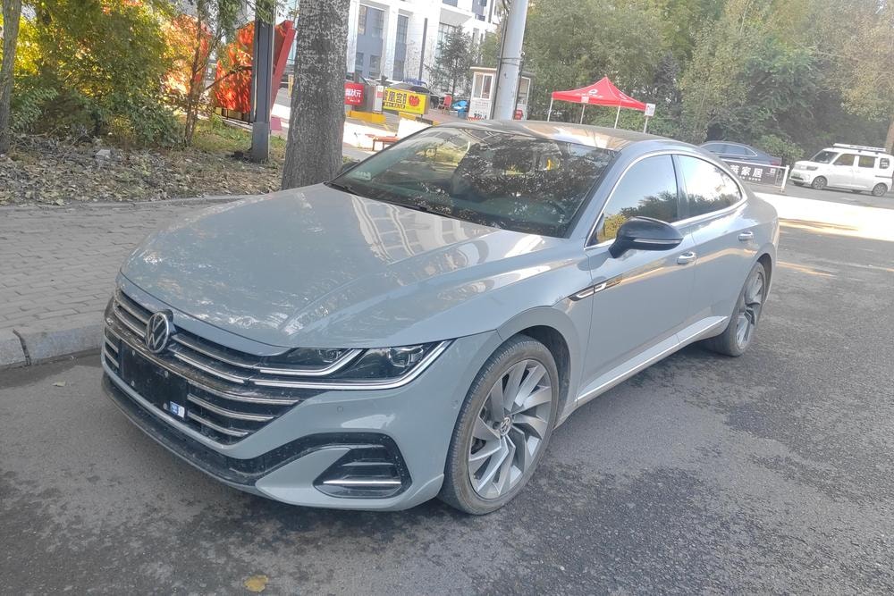Volkswagen CC 2023 — фото автомобиля 1