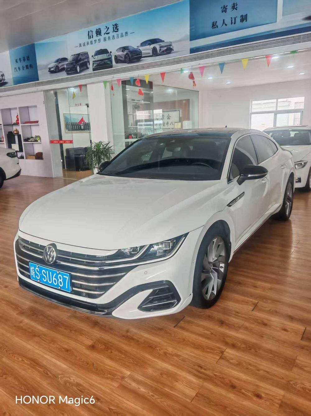 Volkswagen CC 2024 — фото автомобиля 1