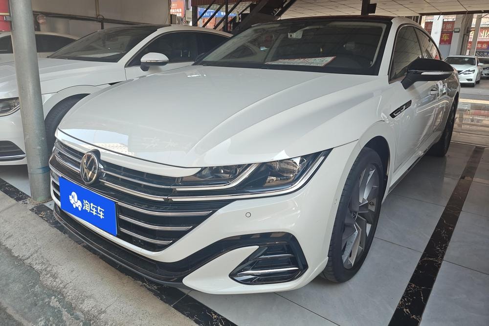 Volkswagen CC 2023 — фото автомобиля 1