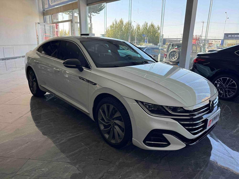 Volkswagen CC 2023 — фото автомобиля