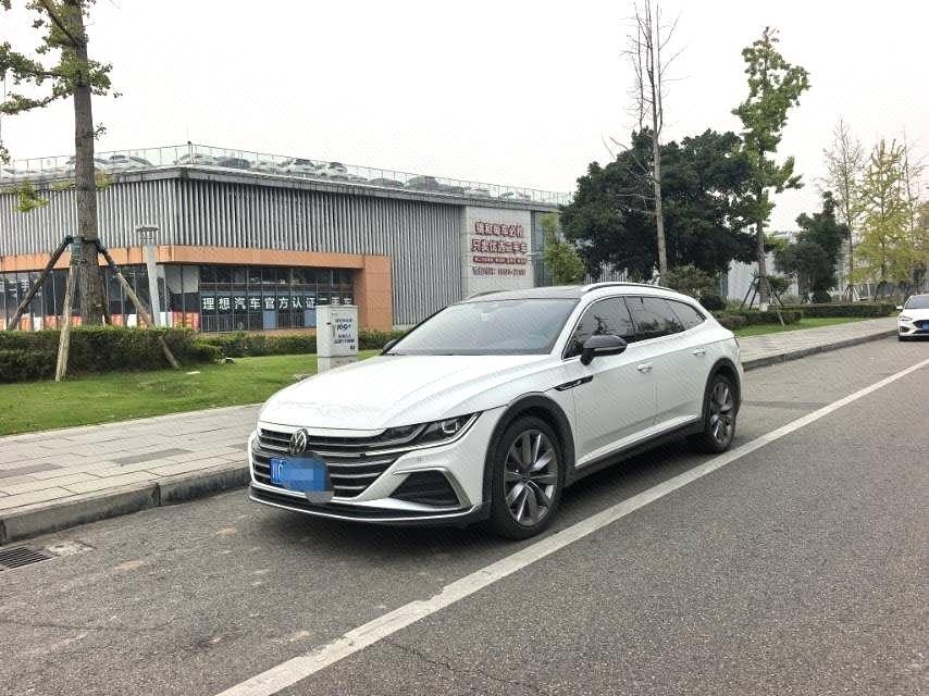 Volkswagen CC 2023 — фото автомобиля