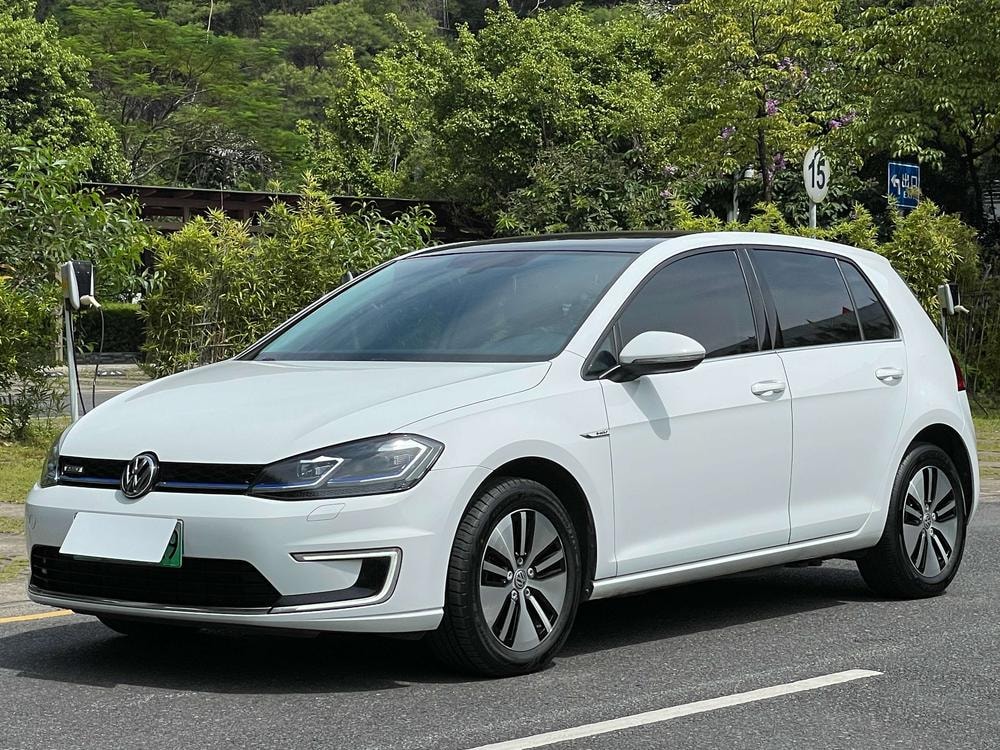 Volkswagen e-Golf 2019 — фото автомобиля