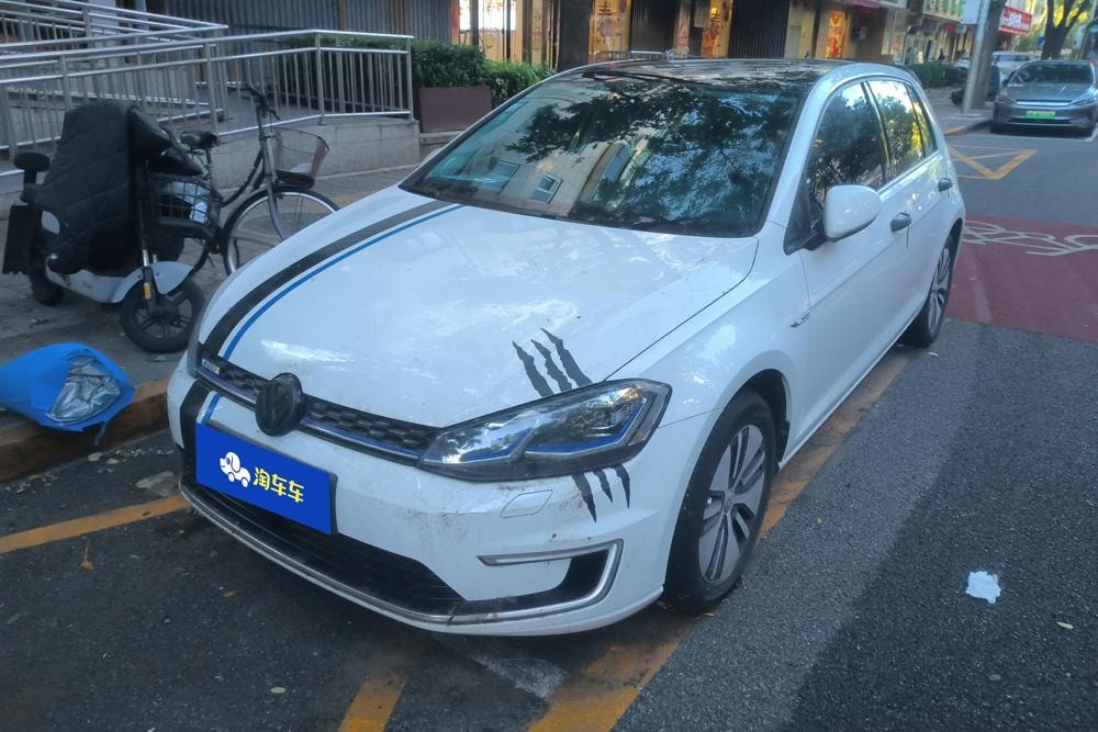 Volkswagen e-Golf 2019 — фото автомобиля