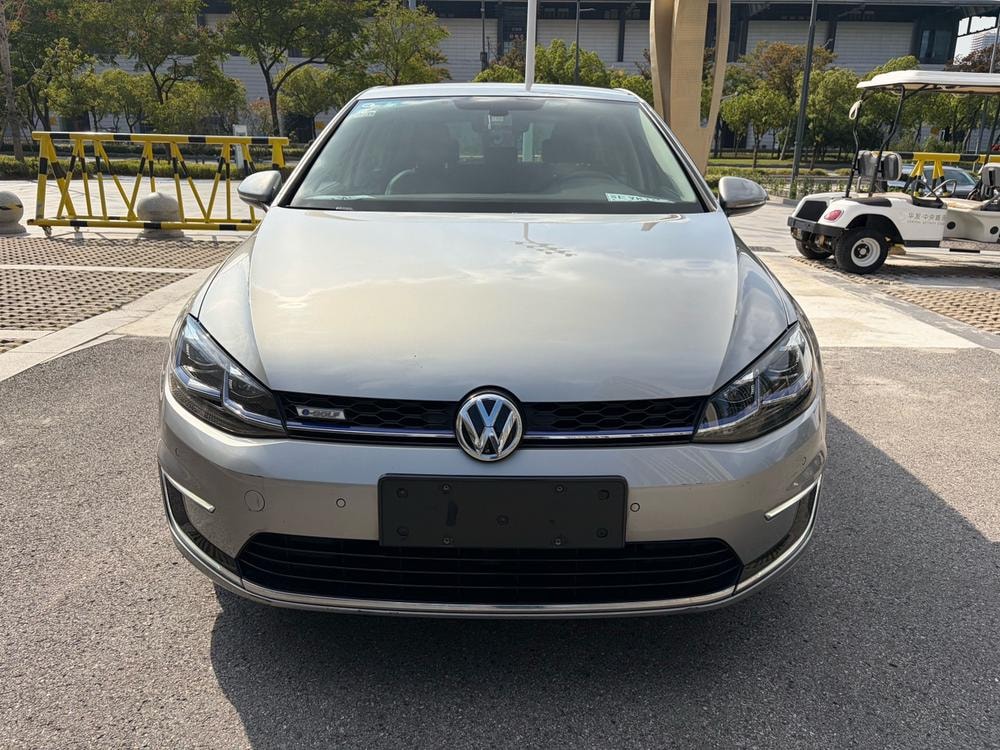 Volkswagen e-Golf 2018 — фото автомобиля