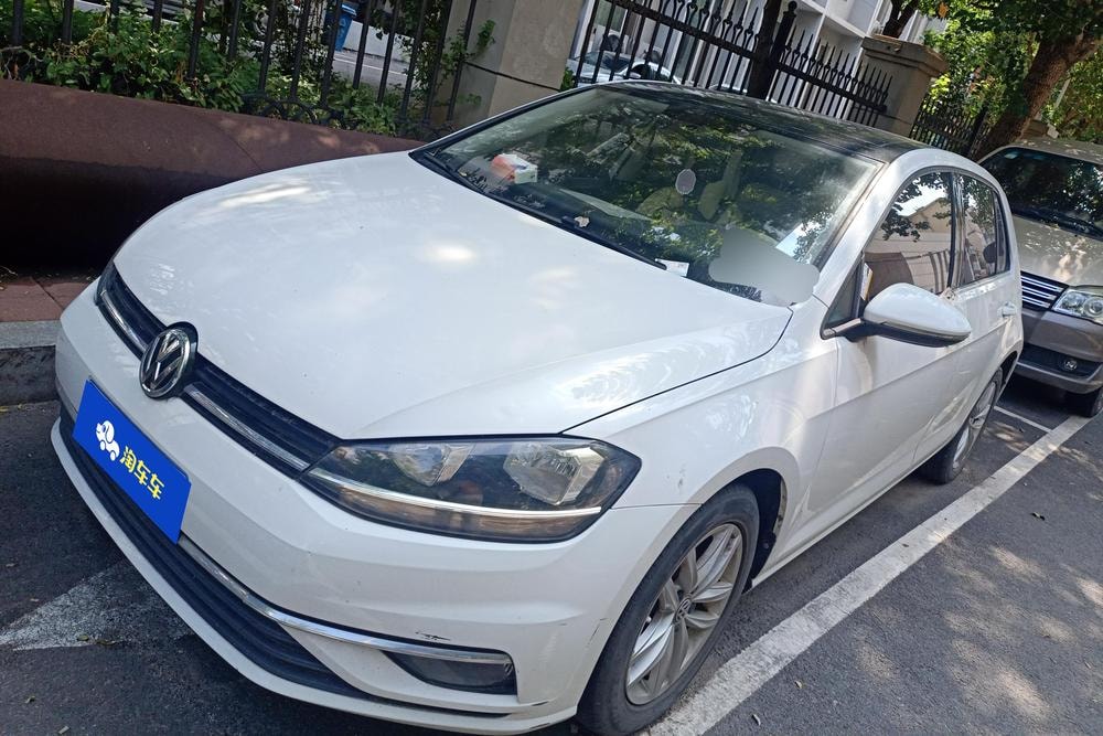 Volkswagen Golf 2018 — фото автомобиля