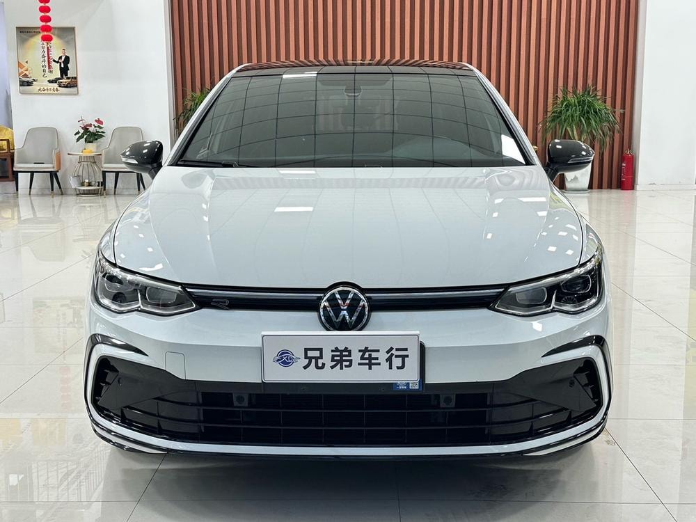 Volkswagen Golf 2023 — фото автомобиля 1