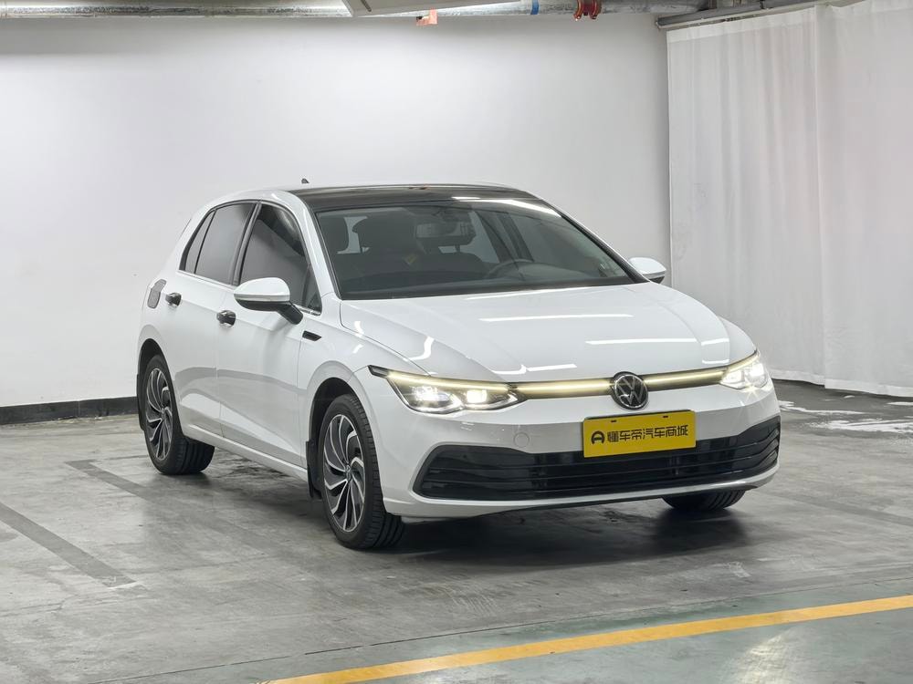 Volkswagen Golf 2023 — фото автомобиля 1