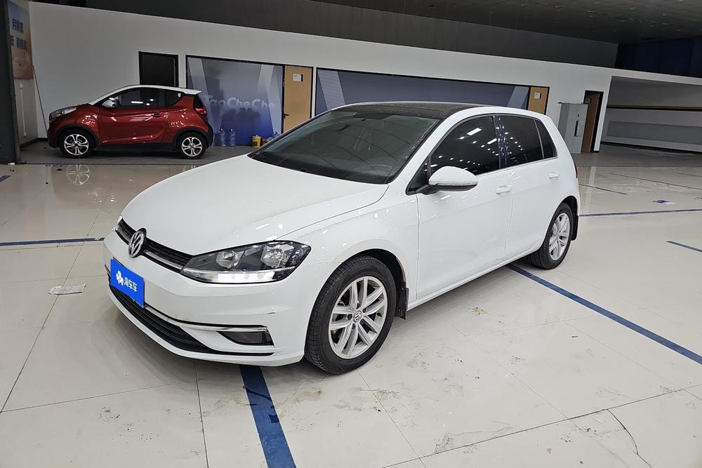 Volkswagen Golf 2018 — фото автомобиля