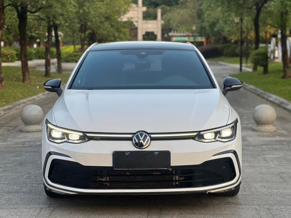 Volkswagen Golf 2021 — фото автомобиля 1
