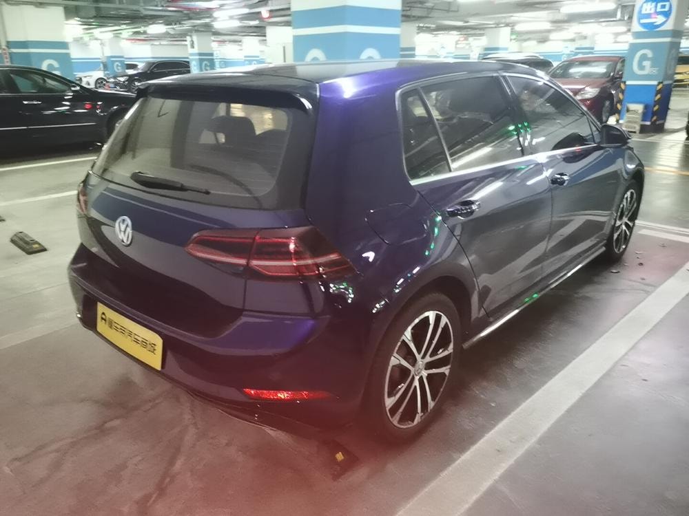 Volkswagen Golf 2018 — фото автомобиля 1
